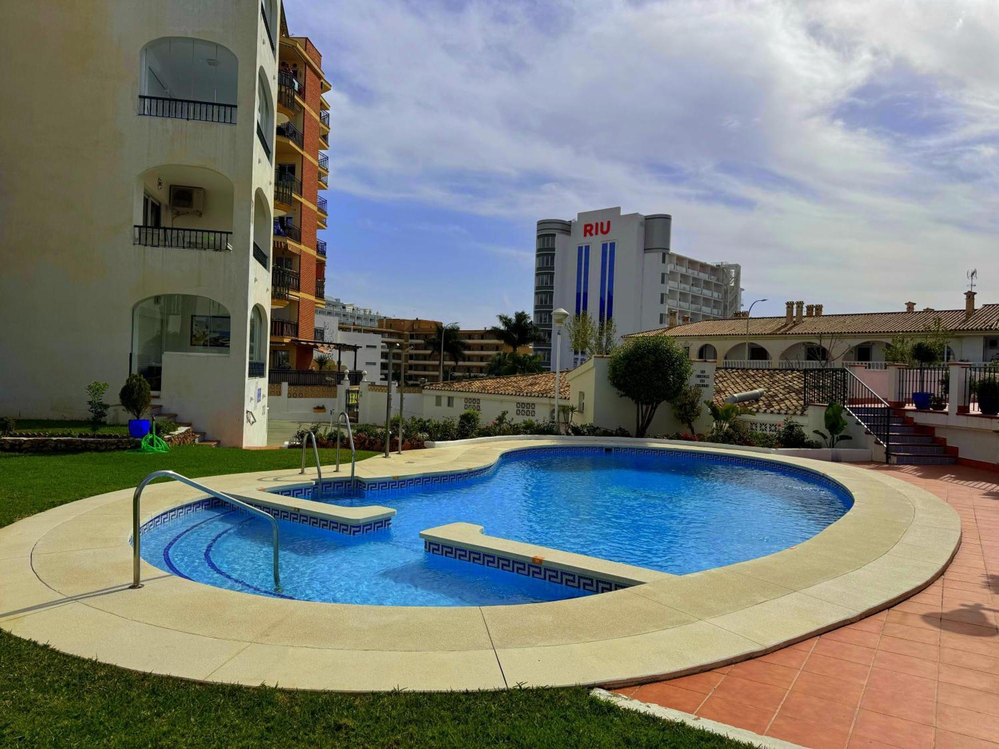 Terraza Y Vistas En Carihuela Erisa 2 A 100 Metros De La Playa *