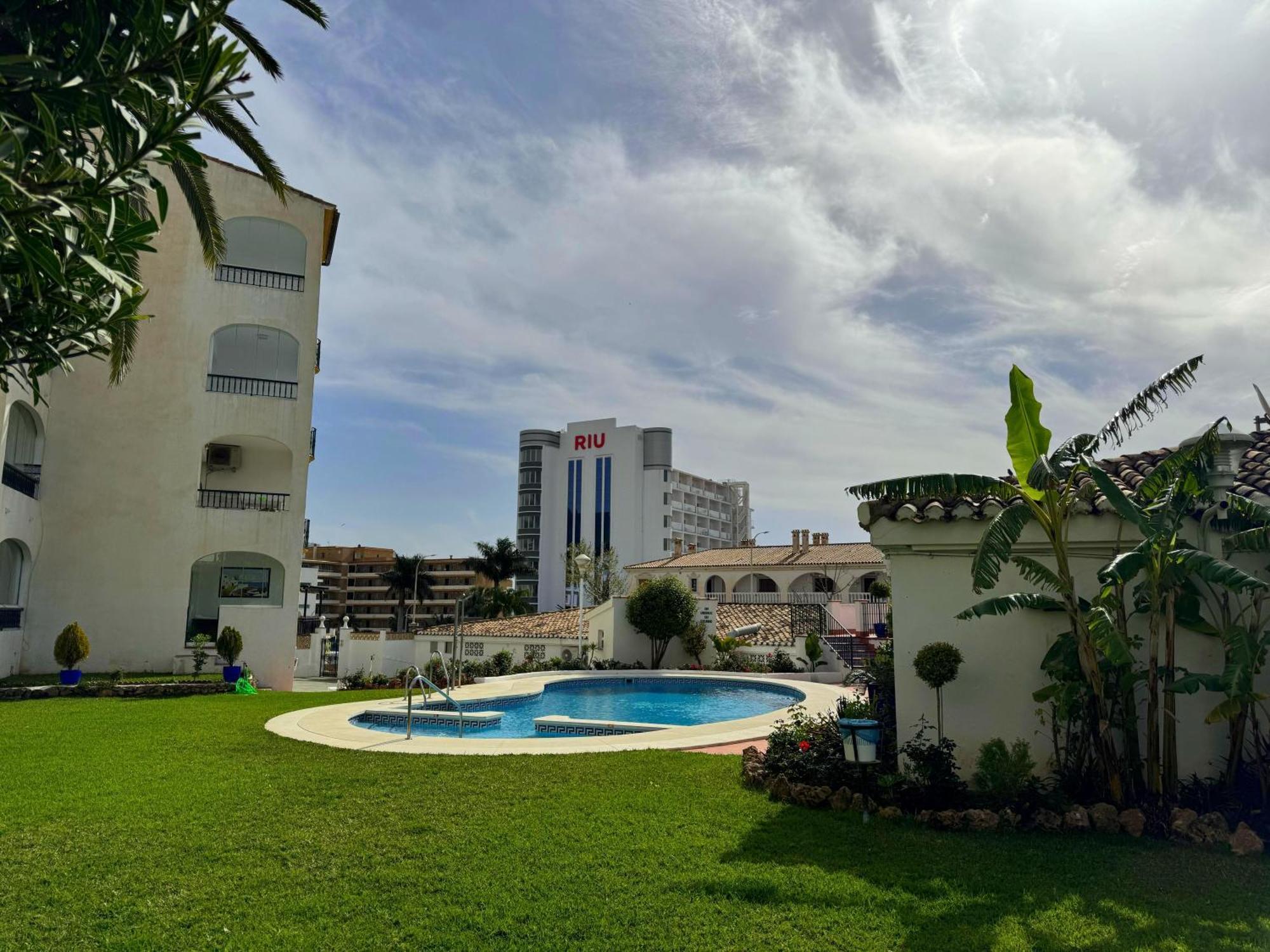 Terraza Y Vistas En Carihuela Erisa 2 A 100 Metros De La Playa Apartamento *