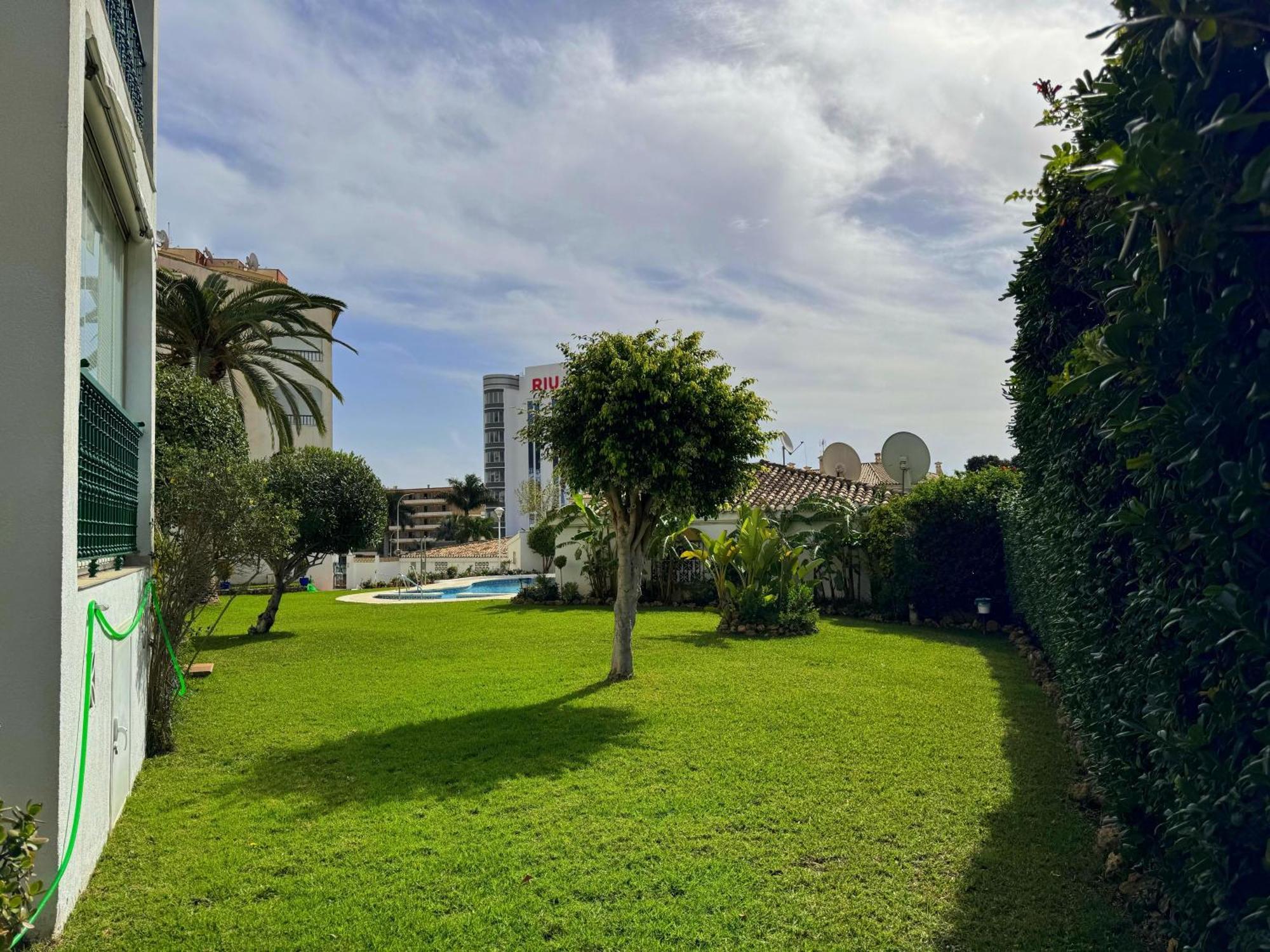Terraza Y Vistas En Carihuela Erisa 2 A 100 Metros De La Playa Torremolinos